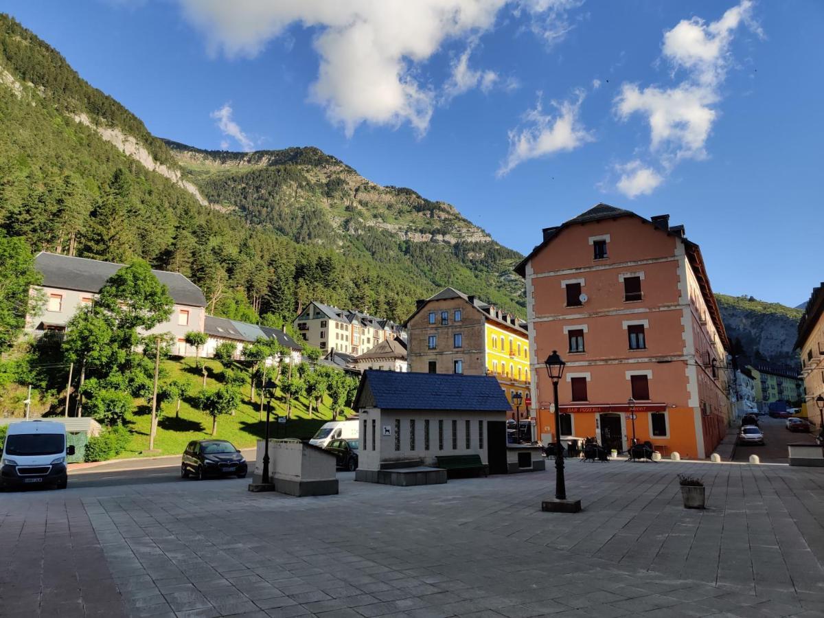 Apartamento VUT Leo Pixel Canfranc Estación Exterior foto