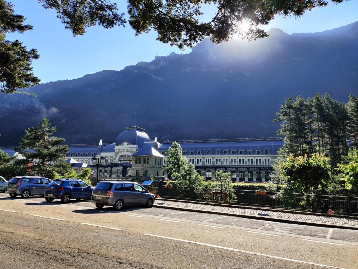 Apartamento VUT Leo Pixel Canfranc Estación Exterior foto