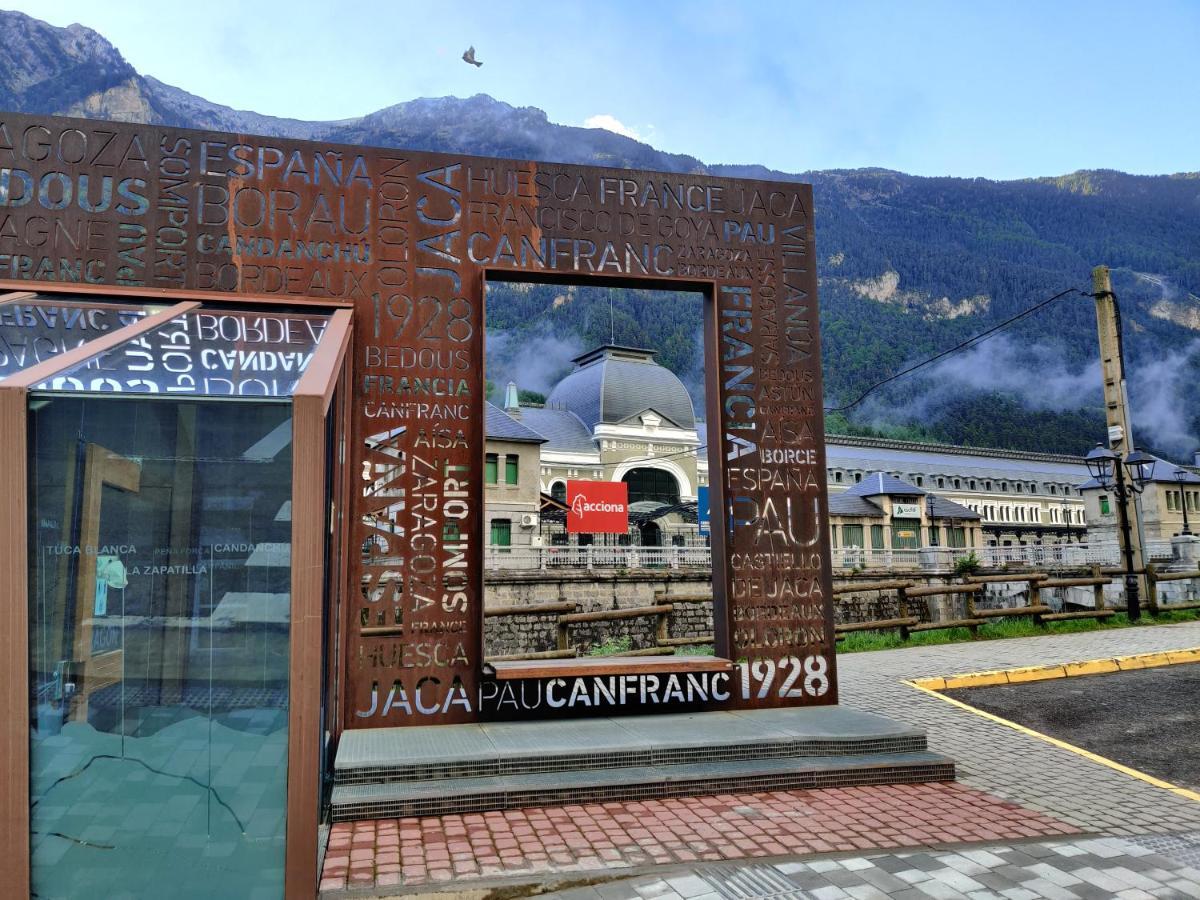 Apartamento VUT Leo Pixel Canfranc Estación Exterior foto